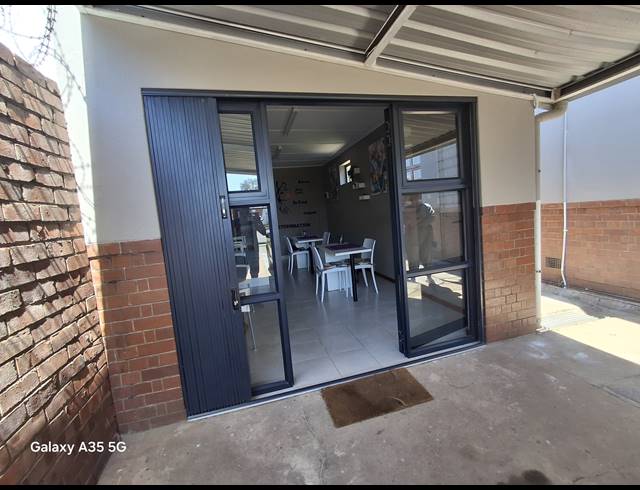 50M² BUSINESS TO LET IN SCOTTSVILLE